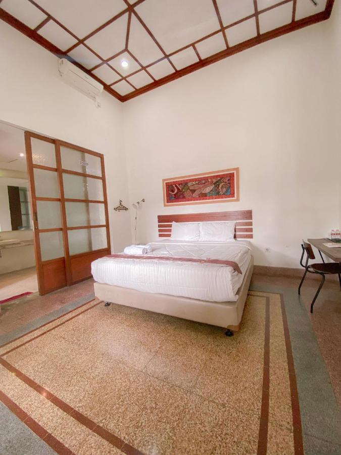 Augustina Home Malang Exterior photo