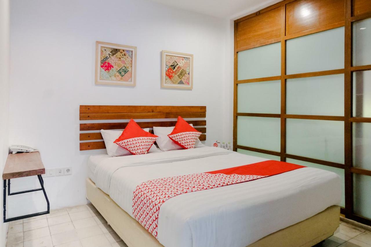 Augustina Home Malang Exterior photo
